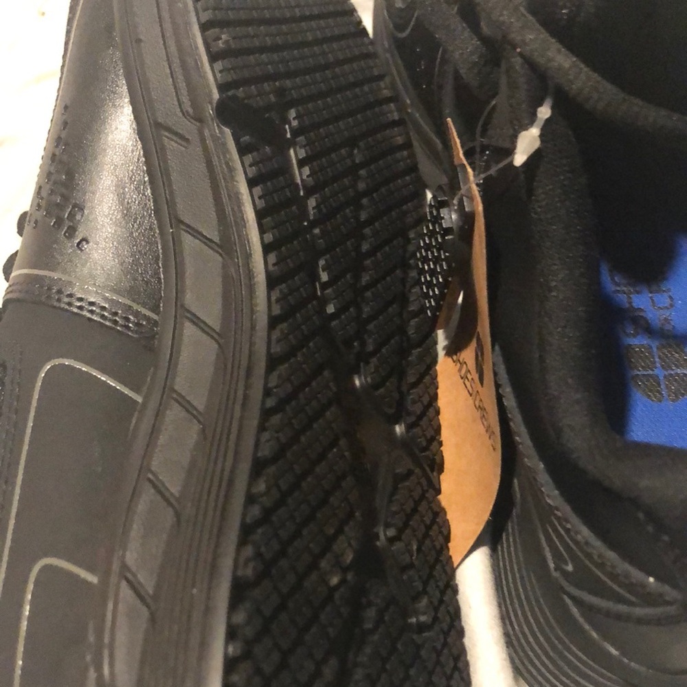Black tennis shoes - Picture 3 of 10